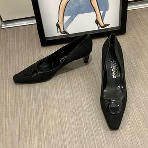 Salvatore Ferragamo tweed & leather heels black color Narrow width size 7.5 3A
